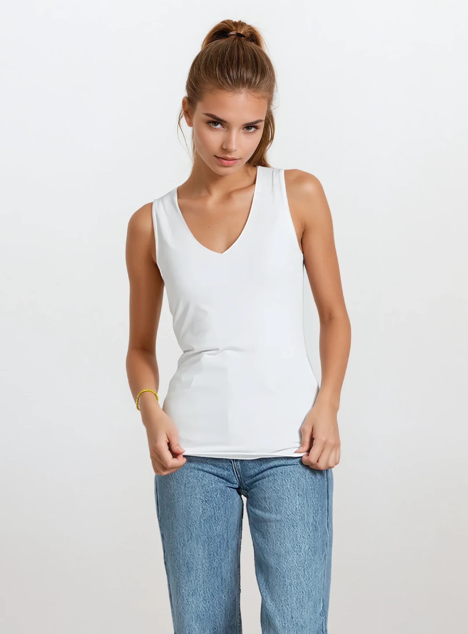 EVA | Simple V-Neck Tank Top || EVA | Débardeur Simple À Col En V - Image 2