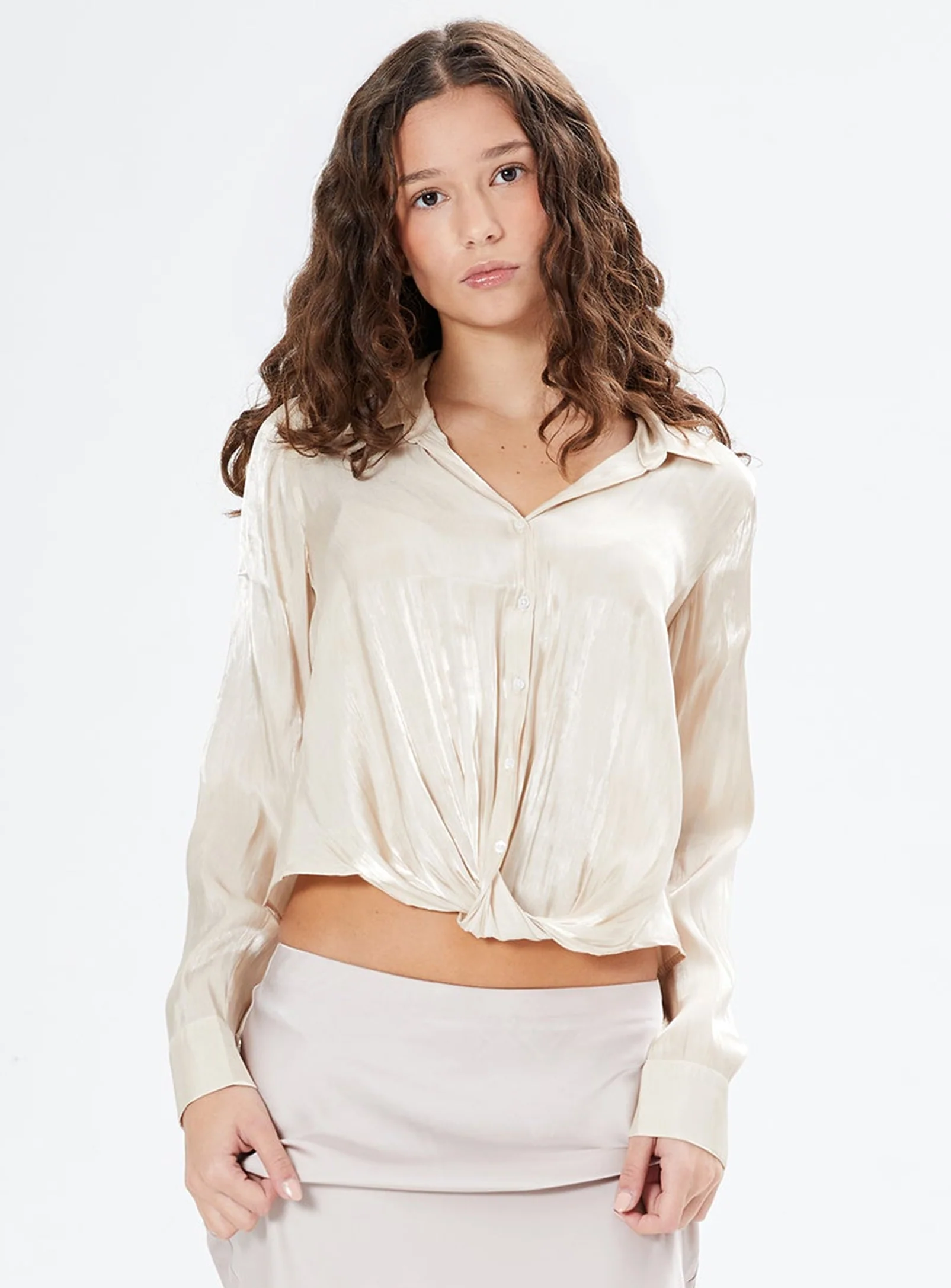 GIA | Elegant Satin Blouse || GIA | Chemise Satinée Élégante - Image 4