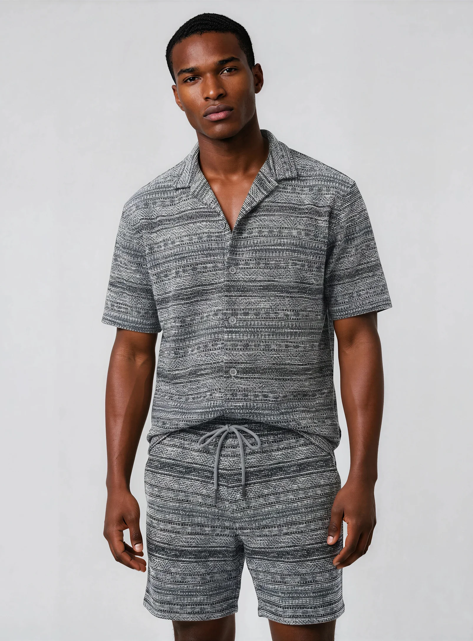 REYN | Textured Knit Walking Shorts || REYN | Short de marche en maille texturée - Image 2