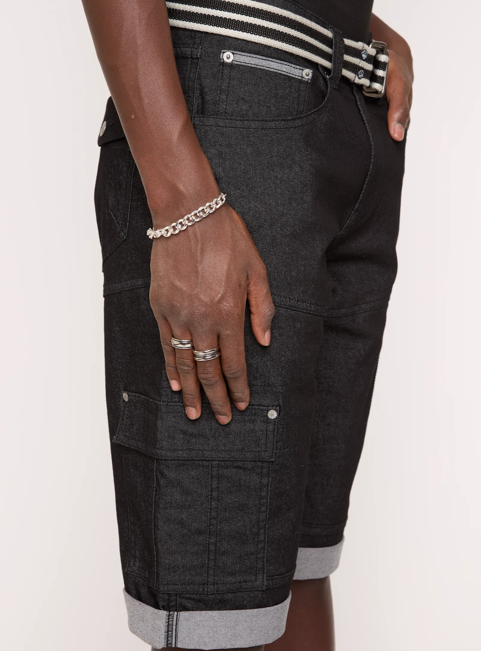 TOLGA | 2-TONE STRETCH DENIM CAPRI WITH BELT || TOLGA | CAPRI EN DENIM STRETCH 2 TONS AVEC CEINTURE - Image 26