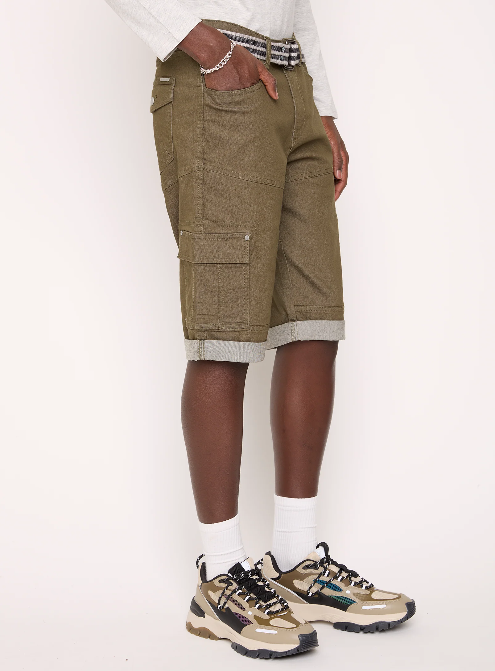 TOLGA | 2-TONE STRETCH DENIM CAPRI WITH BELT || TOLGA | CAPRI EN DENIM STRETCH 2 TONS AVEC CEINTURE - Image 3